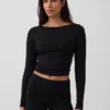 Camiseta GapFit Smooth con cuello barco