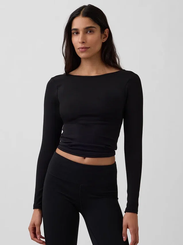 Camiseta GapFit Smooth con cuello barco