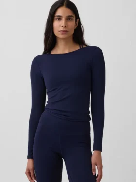 Camiseta GapFit Smooth con cuello barco