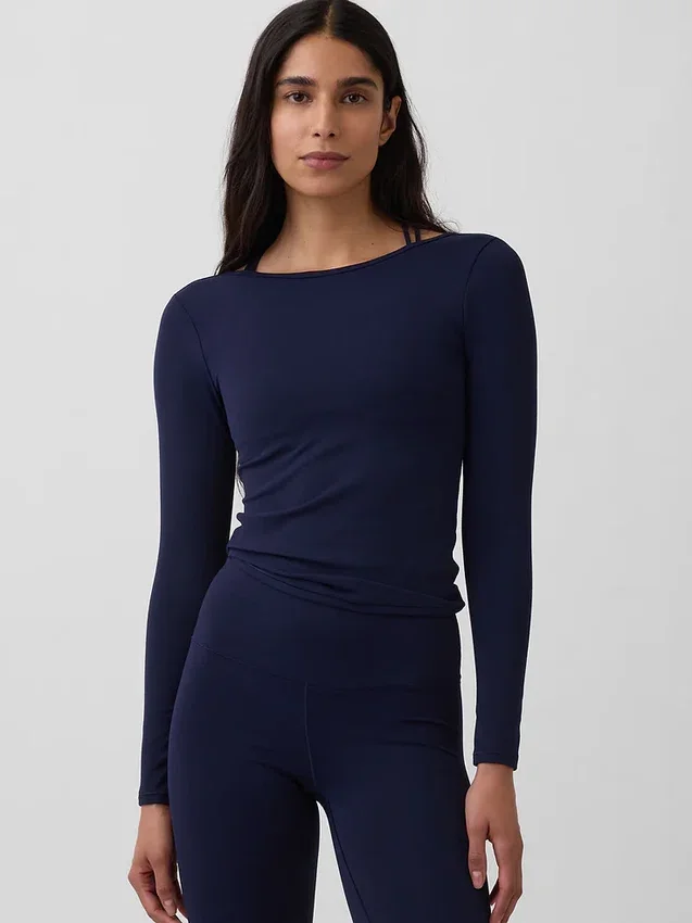 Camiseta GapFit Smooth con cuello barco