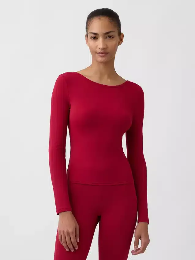 Camiseta GapFit Smooth con cuello barco