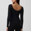 Camiseta GapFit Smooth con cuello barco