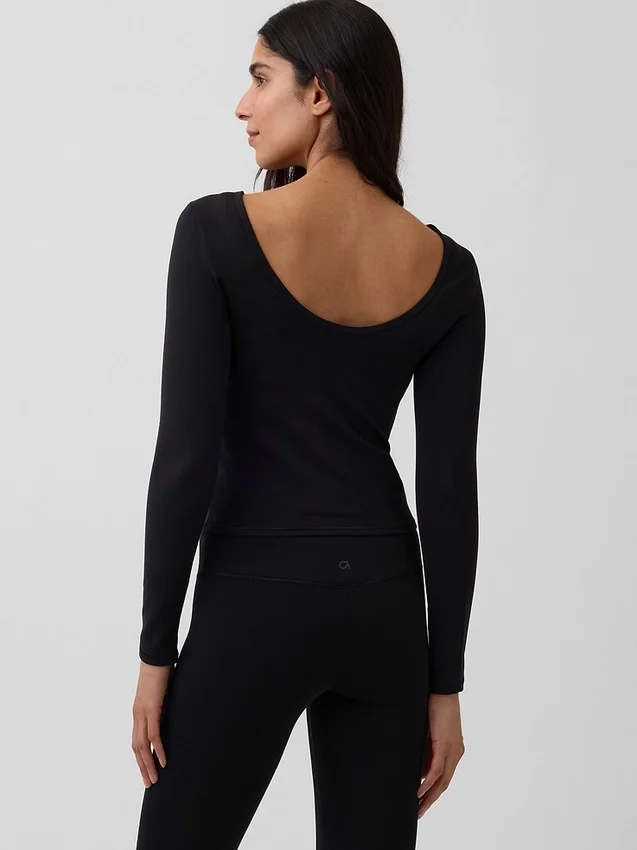 Camiseta GapFit Smooth con cuello barco