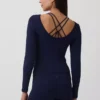 Camiseta GapFit Smooth con cuello barco