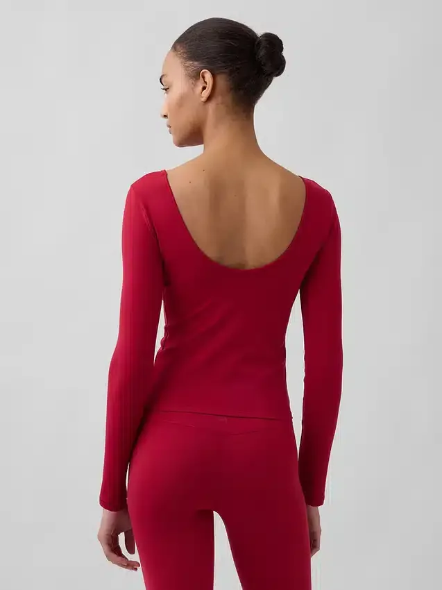 Camiseta GapFit Smooth con cuello barco