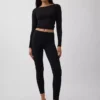 Camiseta GapFit Smooth con cuello barco