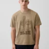 Camiseta gráfica holgada con Snoopy en el desierto de Mojave