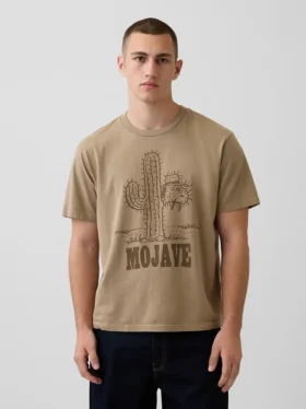 Camiseta gráfica holgada con Snoopy en el desierto de Mojave