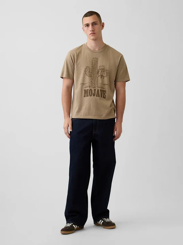 Camiseta gráfica holgada con Snoopy en el desierto de Mojave