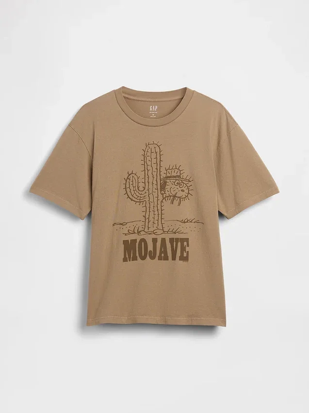 Camiseta gráfica holgada con Snoopy en el desierto de Mojave