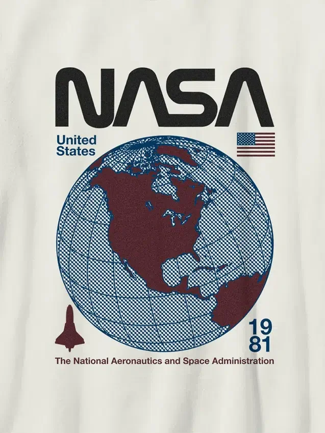 Camiseta infantil con diseño retro del globo terráqueo de la NASA