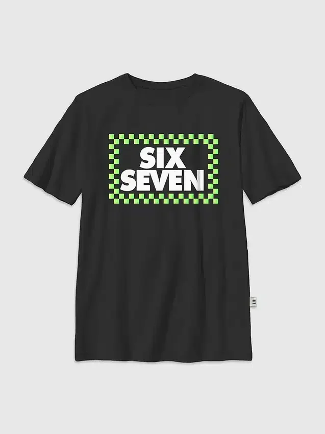 Camiseta infantil con estampado a cuadros «Six Seven»
