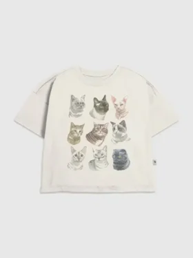 Camiseta infantil con estampado de caras de gato