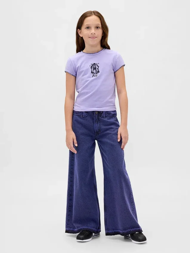 Camiseta infantil con estampado «La pesadilla antes de Navidad» de Tim Burton, de GAP × Disney, con corte entallado