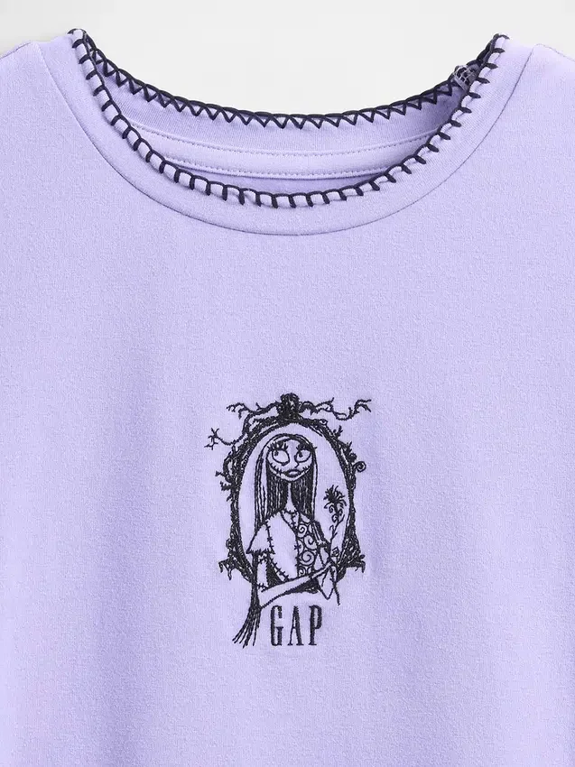 Camiseta infantil con estampado «La pesadilla antes de Navidad» de Tim Burton, de GAP × Disney, con corte entallado