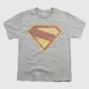 Camiseta infantil con gráfico desgastado a todo color del logotipo de Superman 2025