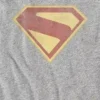 Camiseta infantil con gráfico desgastado a todo color del logotipo de Superman 2025
