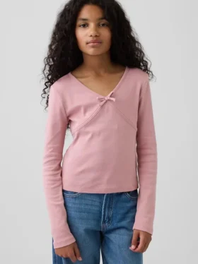 Camiseta infantil con lazo cruzado en el pecho