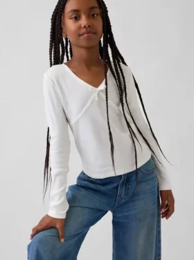 Camiseta infantil con lazo cruzado en el pecho