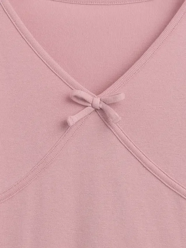 Camiseta infantil con lazo cruzado en el pecho