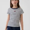 Camiseta infantil de canalé con bordados