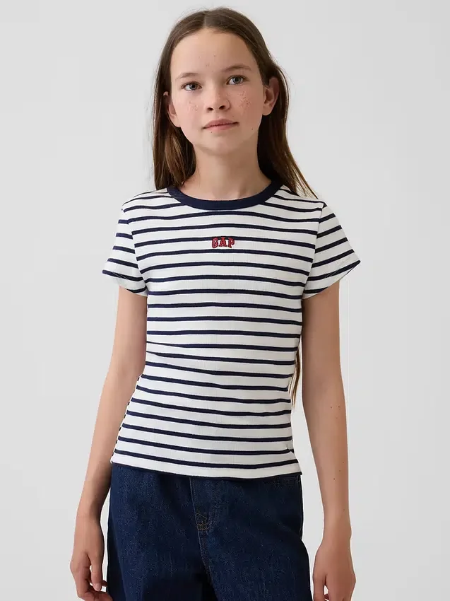 Camiseta infantil de canalé con bordados