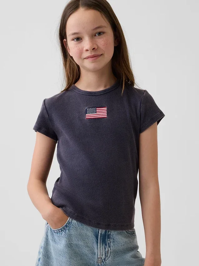 Camiseta infantil de canalé con bordados
