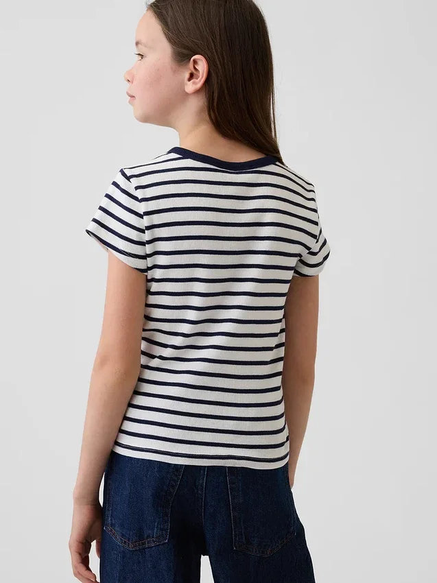 Camiseta infantil de canalé con bordados