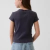 Camiseta infantil de canalé con bordados