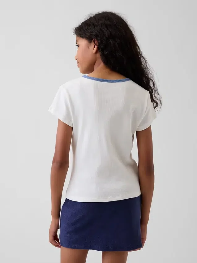 Camiseta infantil de canalé con bordados