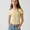 Camiseta infantil de punto calado acanalado con botones en la parte delantera