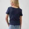 Camiseta infantil de punto calado acanalado con botones en la parte delantera