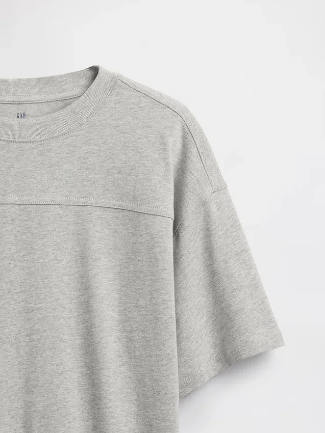 Camiseta infantil de punto grueso con costuras