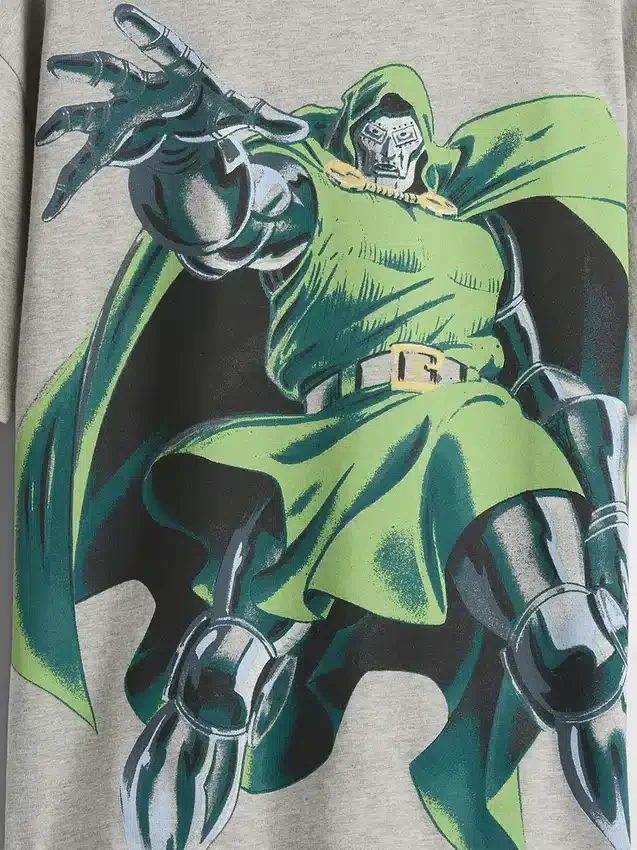 Camiseta infantil Marvel con estampado y corte holgado