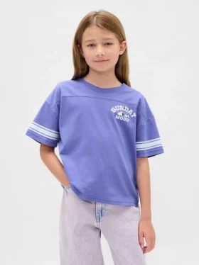 Camiseta infantil oversize con estampado