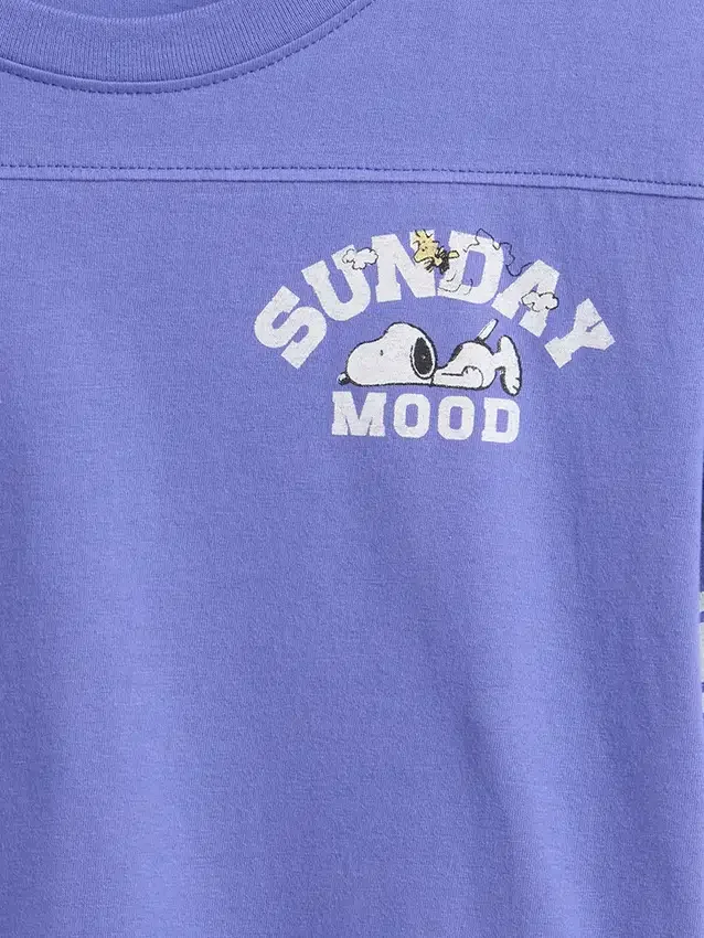 Camiseta infantil oversize con estampado