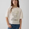 Camiseta infantil oversize con logotipo gráfico
