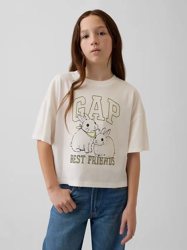 Camiseta infantil oversize con logotipo gráfico