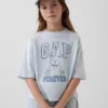 Camiseta infantil oversize con logotipo gráfico