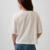 Camiseta infantil oversize con logotipo gráfico