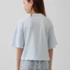 Camiseta infantil oversize con logotipo gráfico