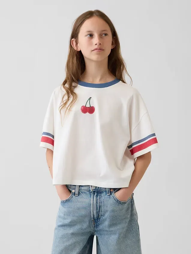 Camiseta infantil oversize de corte cuadrado con estampado gráfico