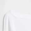 Camiseta moderna con cuello barco