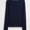 Camiseta moderna con cuello barco