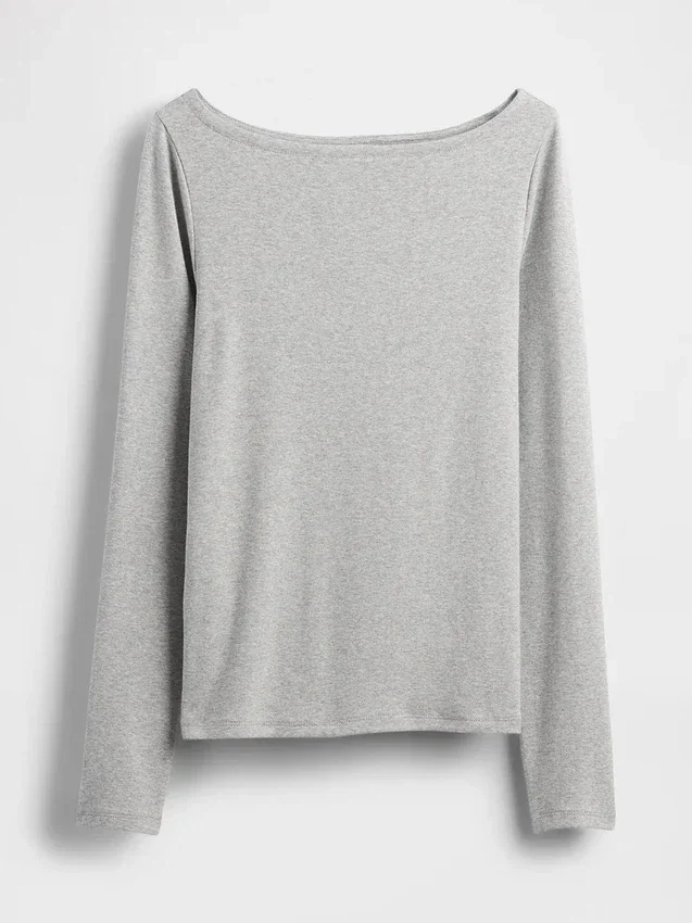 Camiseta moderna con cuello barco