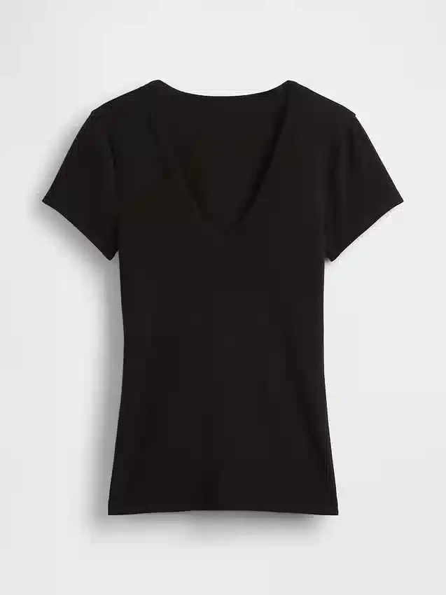Camiseta moderna con cuello en V