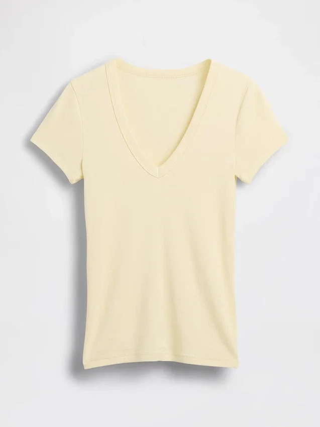 Camiseta moderna con cuello en V