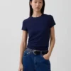 Camiseta moderna de cuello redondo