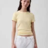 Camiseta moderna de cuello redondo