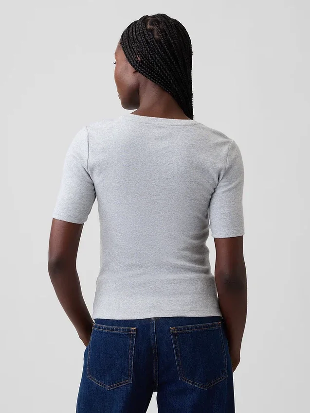Camiseta moderna de cuello redondo